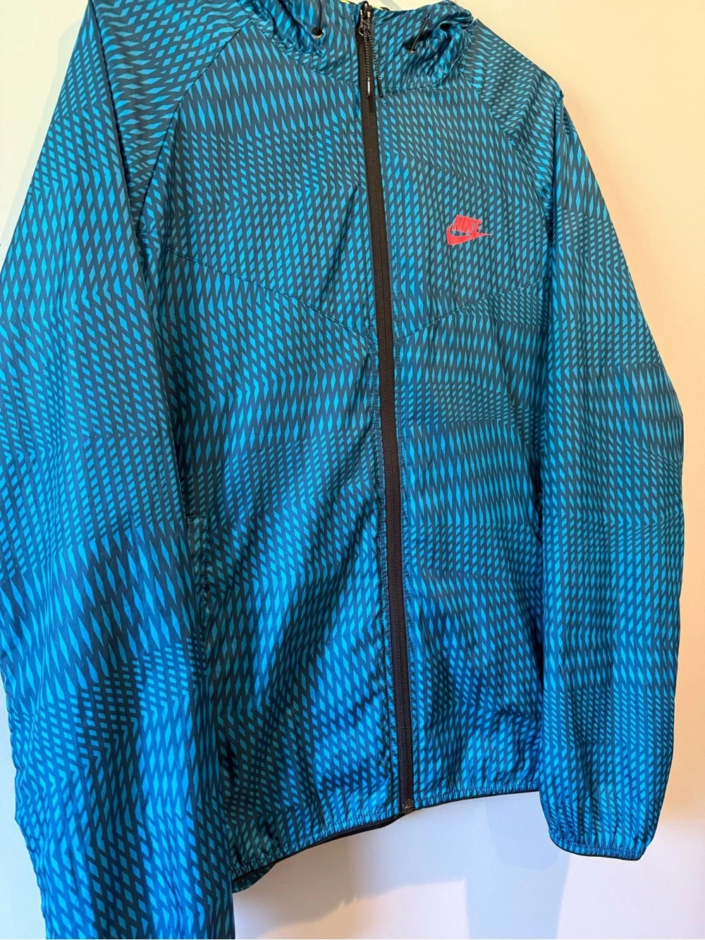 Men’s ’Nike’ lightweight windbreaker jacket